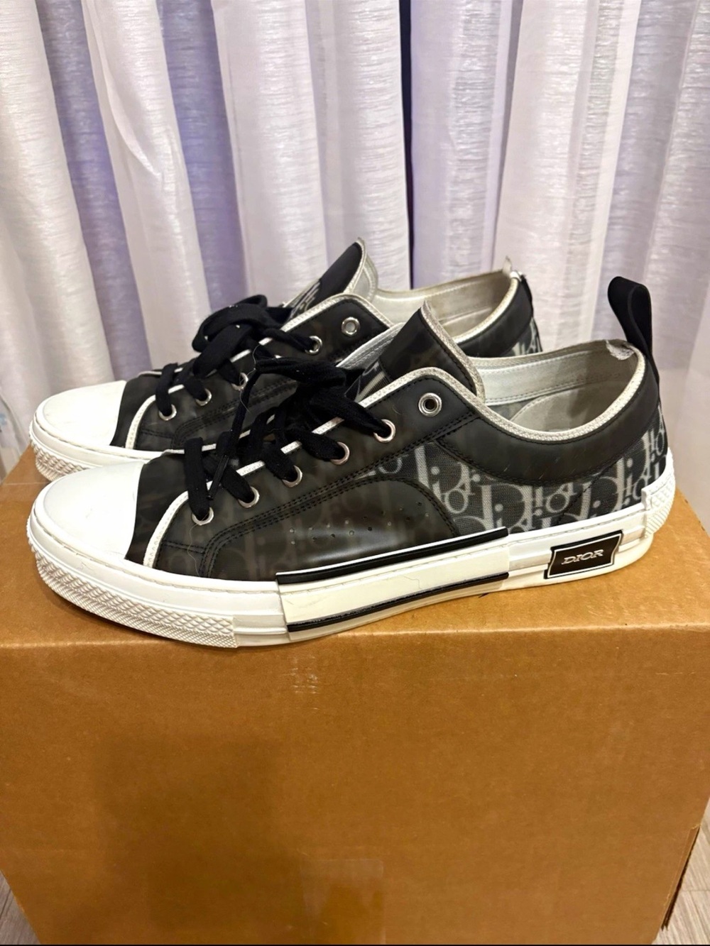 Dior Men’s Black and White Low-Top Logo Sneakers